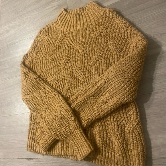 ✨ AE Fall Staple | Camel Cable-Knit Turtleneck ✨ - Picture 6 of 7